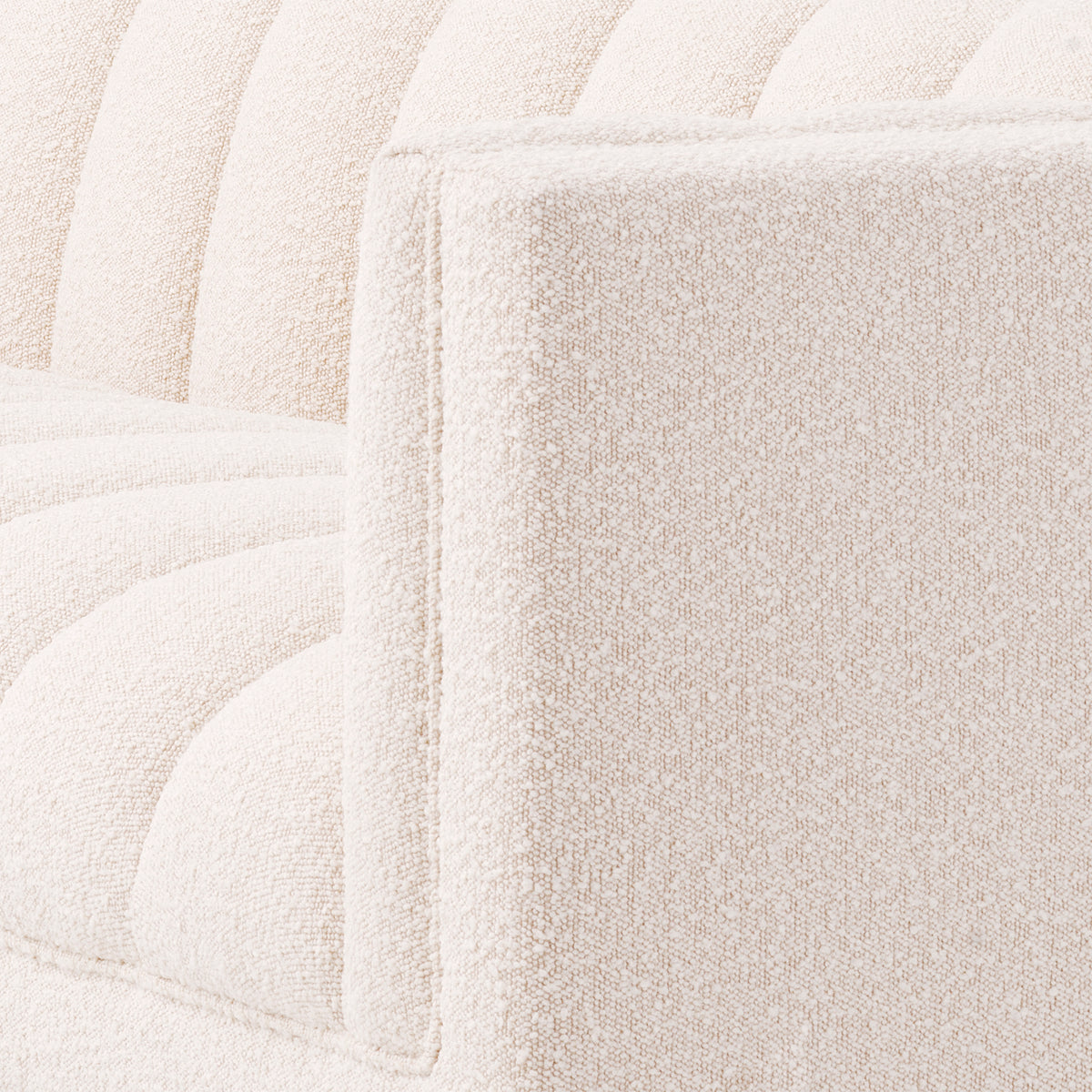 Eichholtz Sofa Ditmar bouclé cream L The large Ditmar Sofa will add lots of charm and extra seating space to your living room. This gener