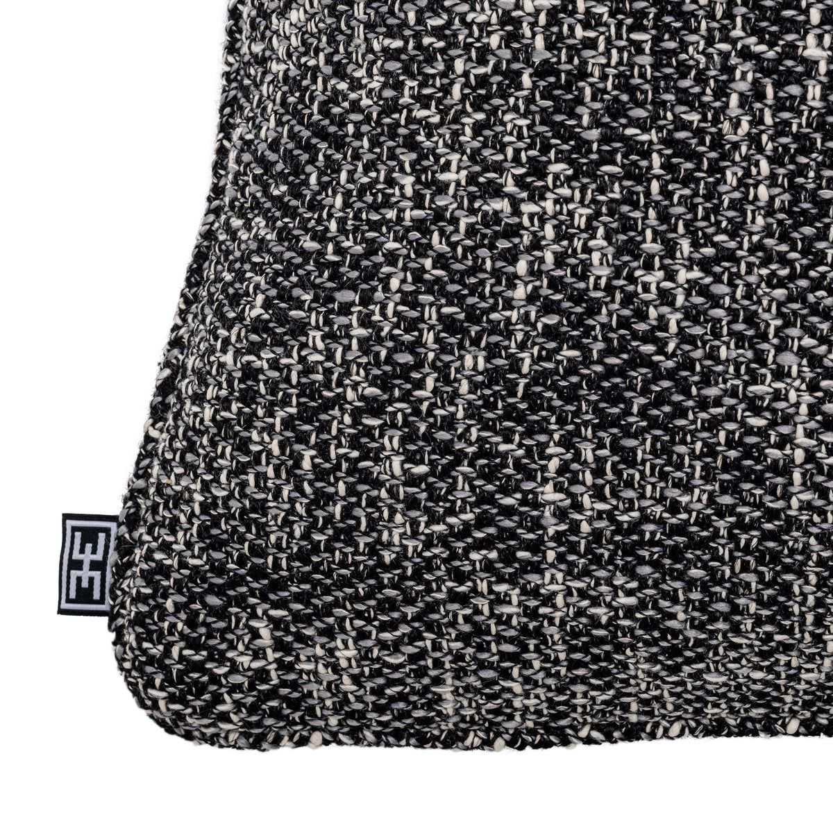 Eichholtz Cushion Cambon rectangular black Create a pleasant atmosphere in any space with the contemporary Cambon Cushion. Soft and textural, t