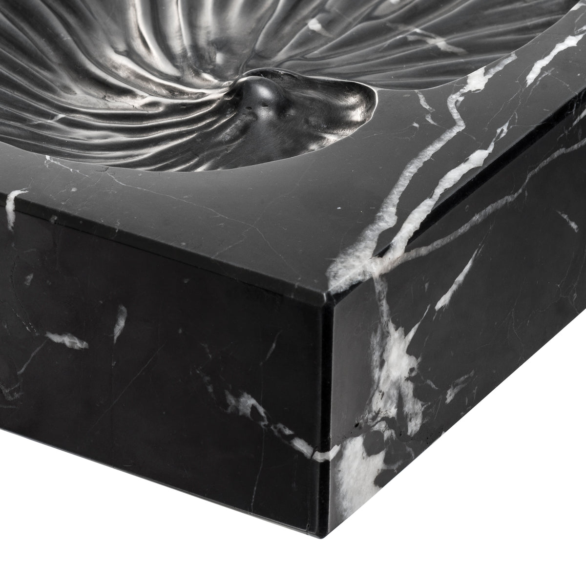 Eichholtz Object Conchiglia black marble Bring organic style into your home with the intricate Conchiglia object. This artsy object is crafte