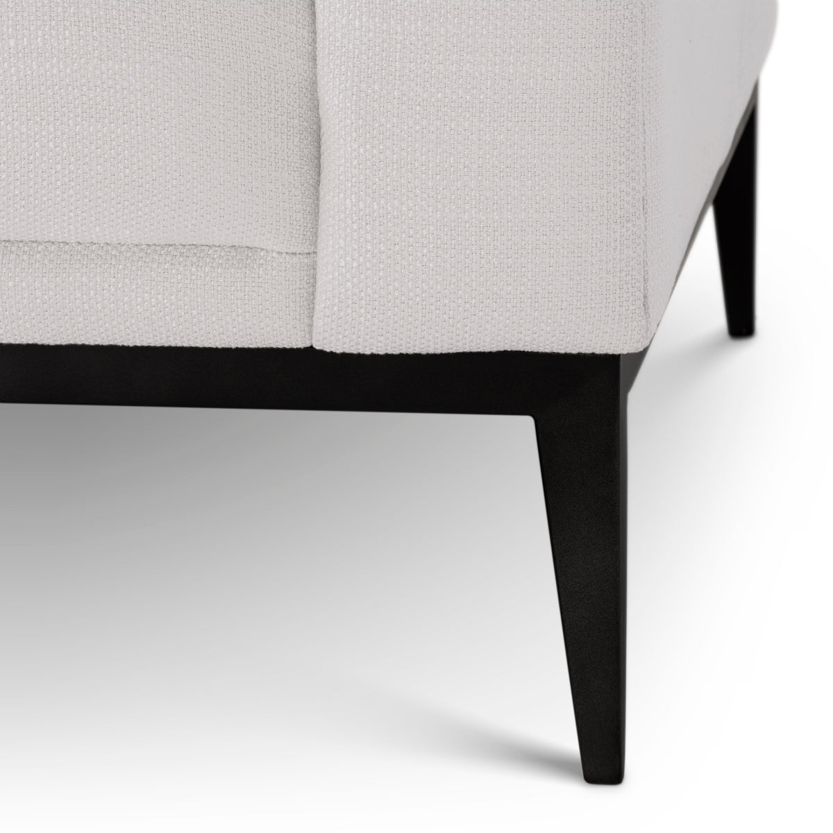 Eichholtz Sofa Aurelio avalon white Invite the glamour and luxury of boutique hotels into your home with the Aurelio Sofa. This stylish