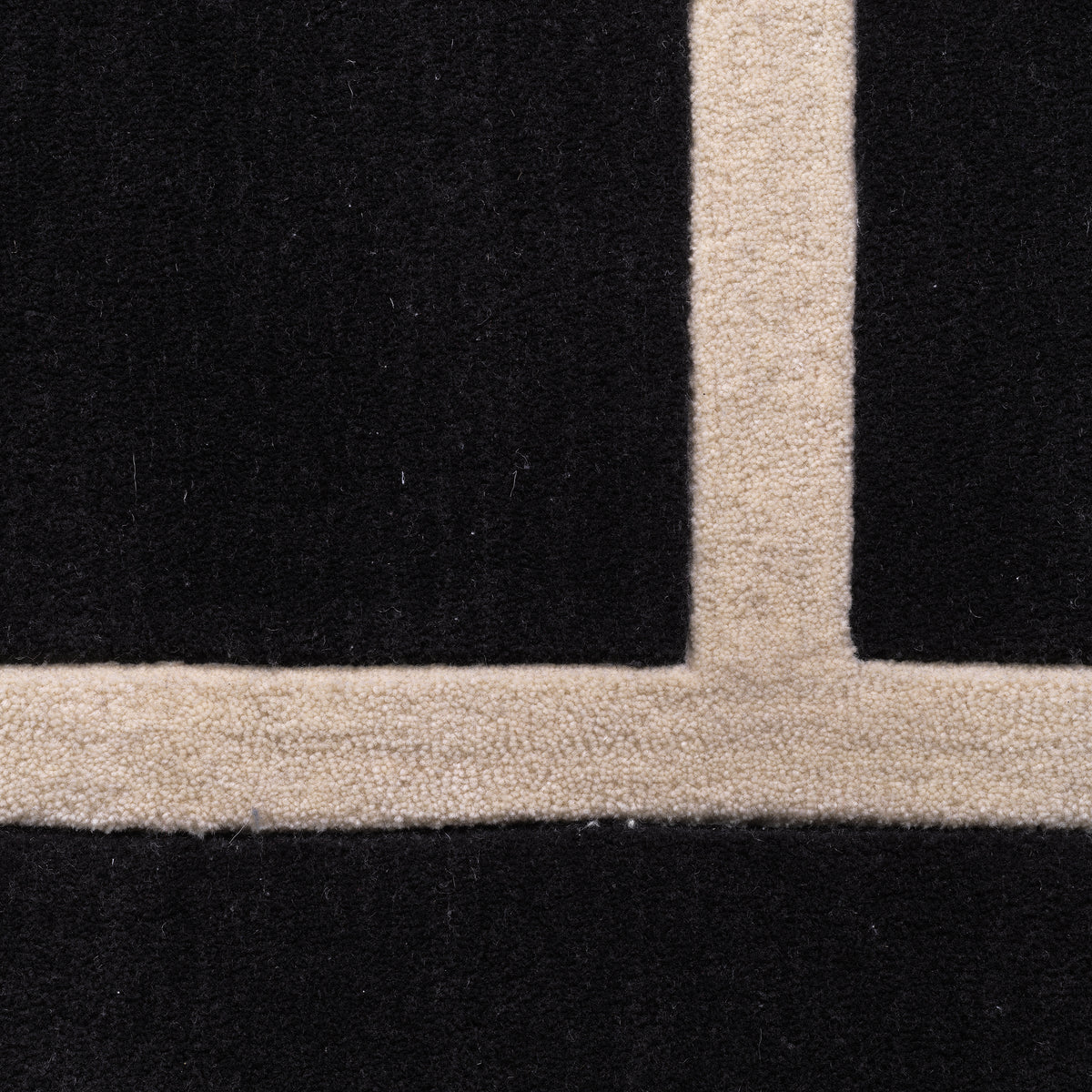 Eichholtz Rug Omar black off-white 300 x 400 cm Carpet Omar 300 x 400 is created with a pure New Zealand wool pile to ensure lasting quality and ult