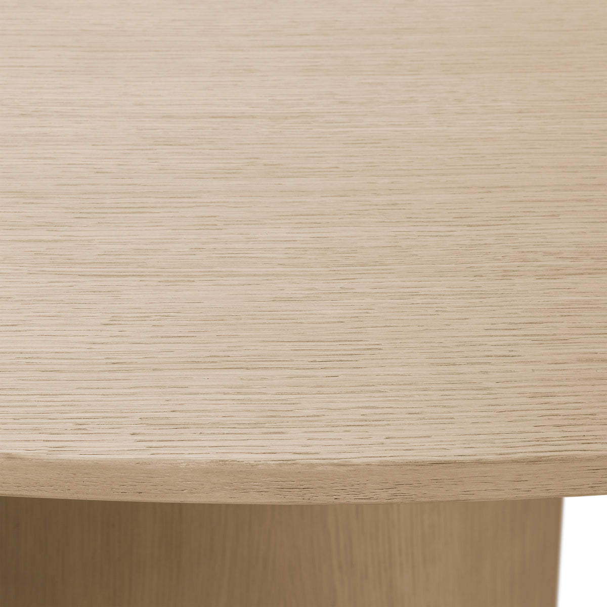Eichholtz Dining Table Motto natural oak veneer Immerse yourself in the world of opulence with the Motto Dining Table. A masterpiece of unparalleled