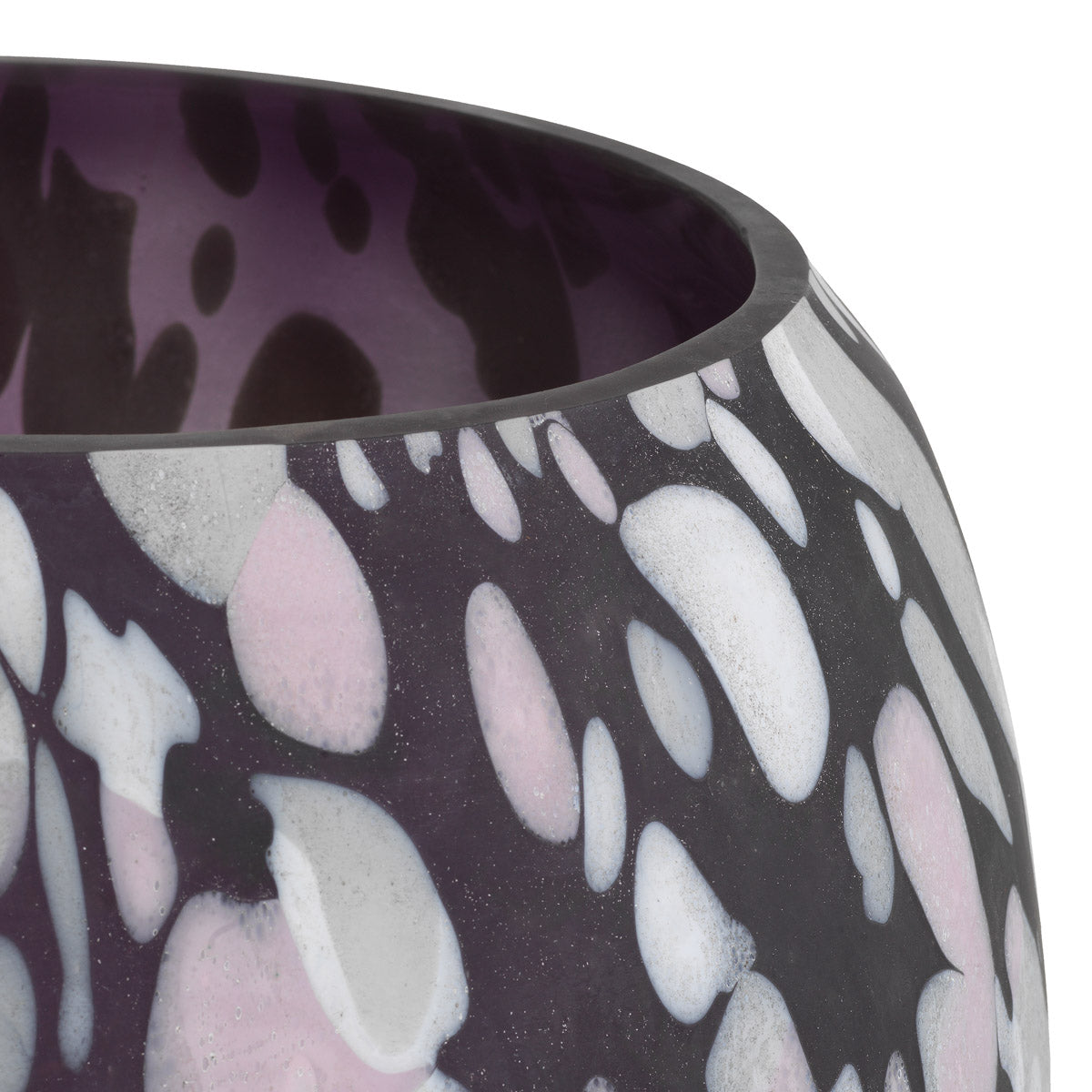 Detail shot of Vase Foxdale L craftsmanship — Glass accents (Image 5)