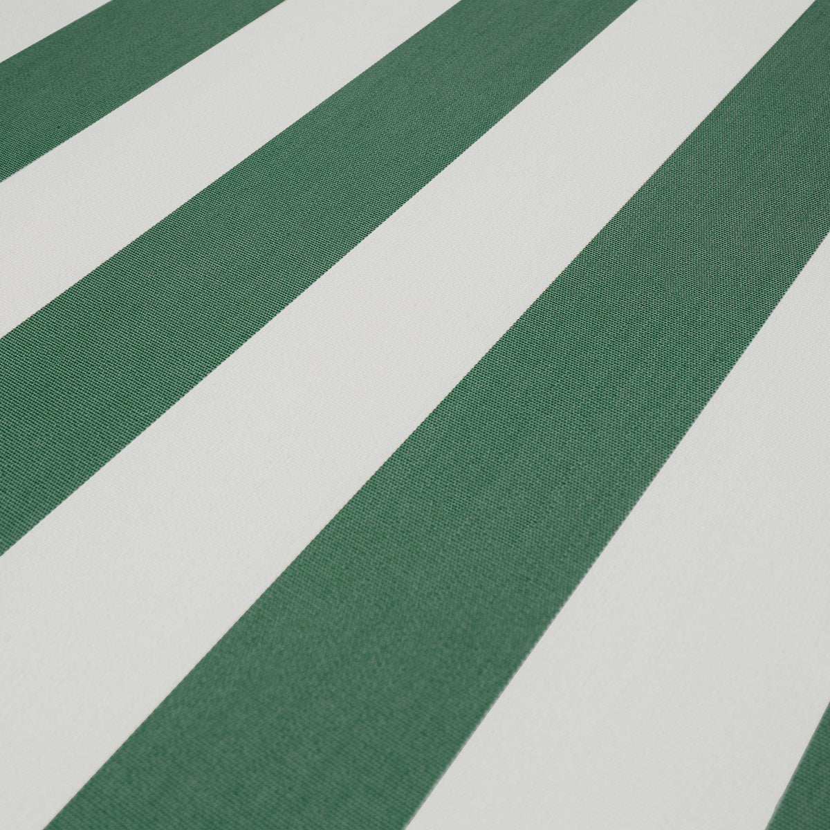 Close-up of Outdoor Chair Manzo highlighting premium materials and Natural Teak, Florent Green (Image 2)