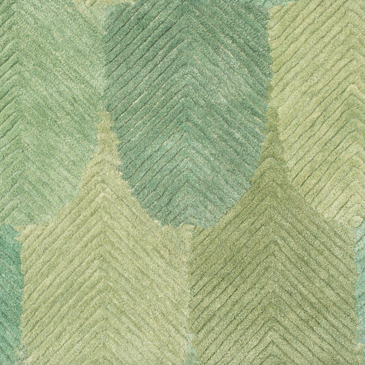 Close-up of Rug Mayfield 78.74" X 118.11" highlighting Fabric and Green, Hand Tufted, 100% Wool Pile (Image 2)