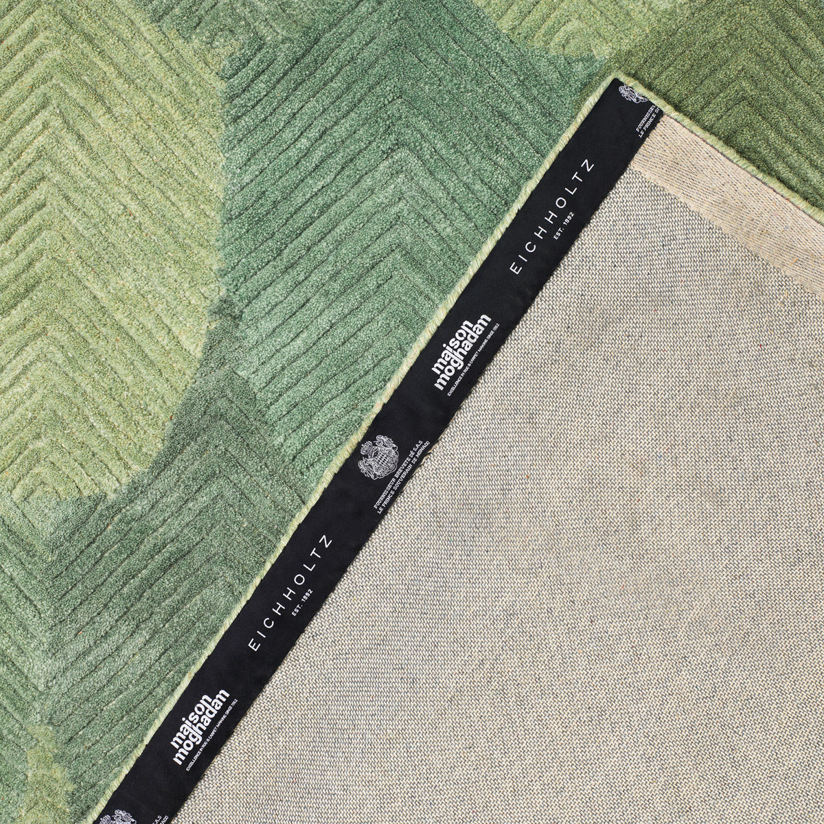 Packaging or detail view for Rug Mayfield 78.74" X 118.11" — Fabric & finish highlights (Image 7)
