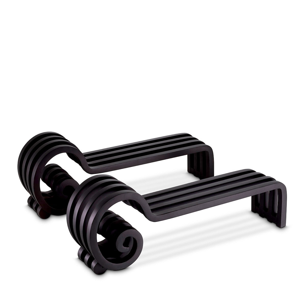 Eichholtz Andiron Mardor set of 2 Enjoy the charm of a cosy cracking fire with this 2-piece set of Mardor Andirons.
