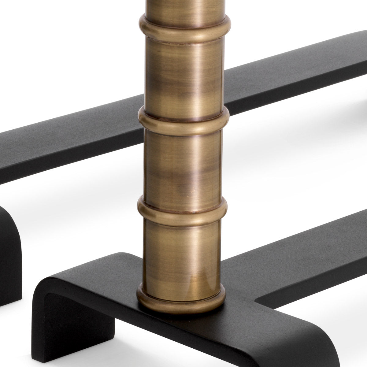 Eichholtz Andiron Vauxbons set of 2 base of the fireplace, they allow better oxygenation and combustion whilst keeping the logs from