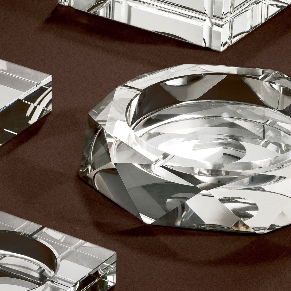 Eichholtz Ashtray Bruce Both practical and decorative, this stunning accessory is round in shape with several internal layers