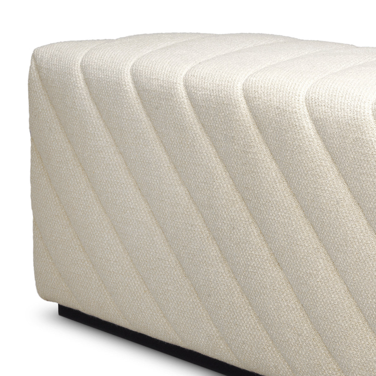 Eichholtz Bench Avellino and refinery in every stitch. Bench Avellino Crafted by Eichholtz this benche pairs refined design