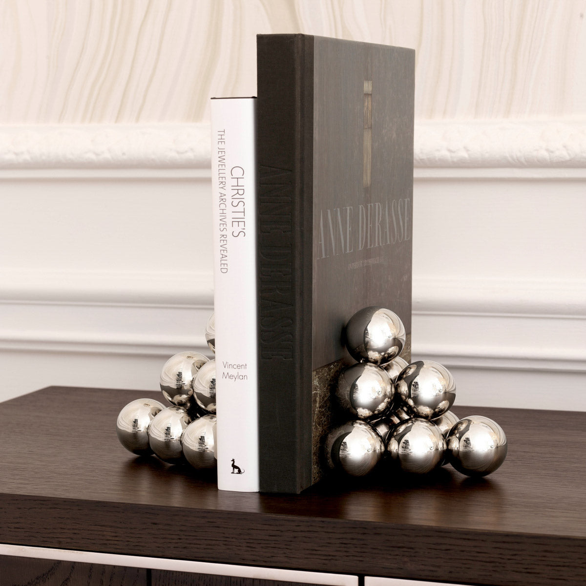 Eichholtz Bookend Carioca set of 2 offers a stylish way to update your décor. Each bookend is composed of polished stainless