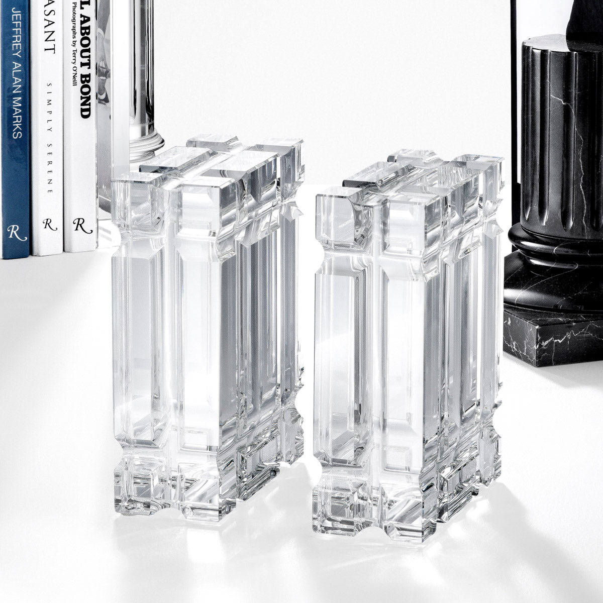Eichholtz Bookend Linea set of 2 impressive Doric columns of ancient Greek temples, these sturdy bookends of crystal glass add timeless