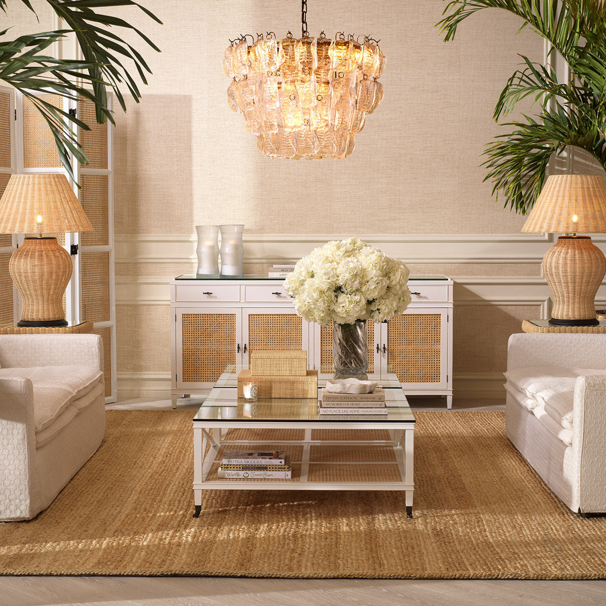 Eichholtz Bouquet of Hydrangeas real touch 48 pcs/2 varietie meticulously crafted blooms, this arrangement replicates the soft, natural b...