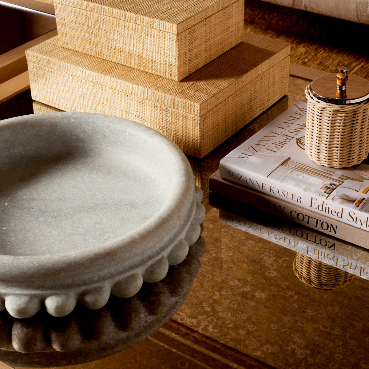 Eichholtz Bowl Yerba white marble, this bowl features an intricate chain design that adds a touch of sophistication