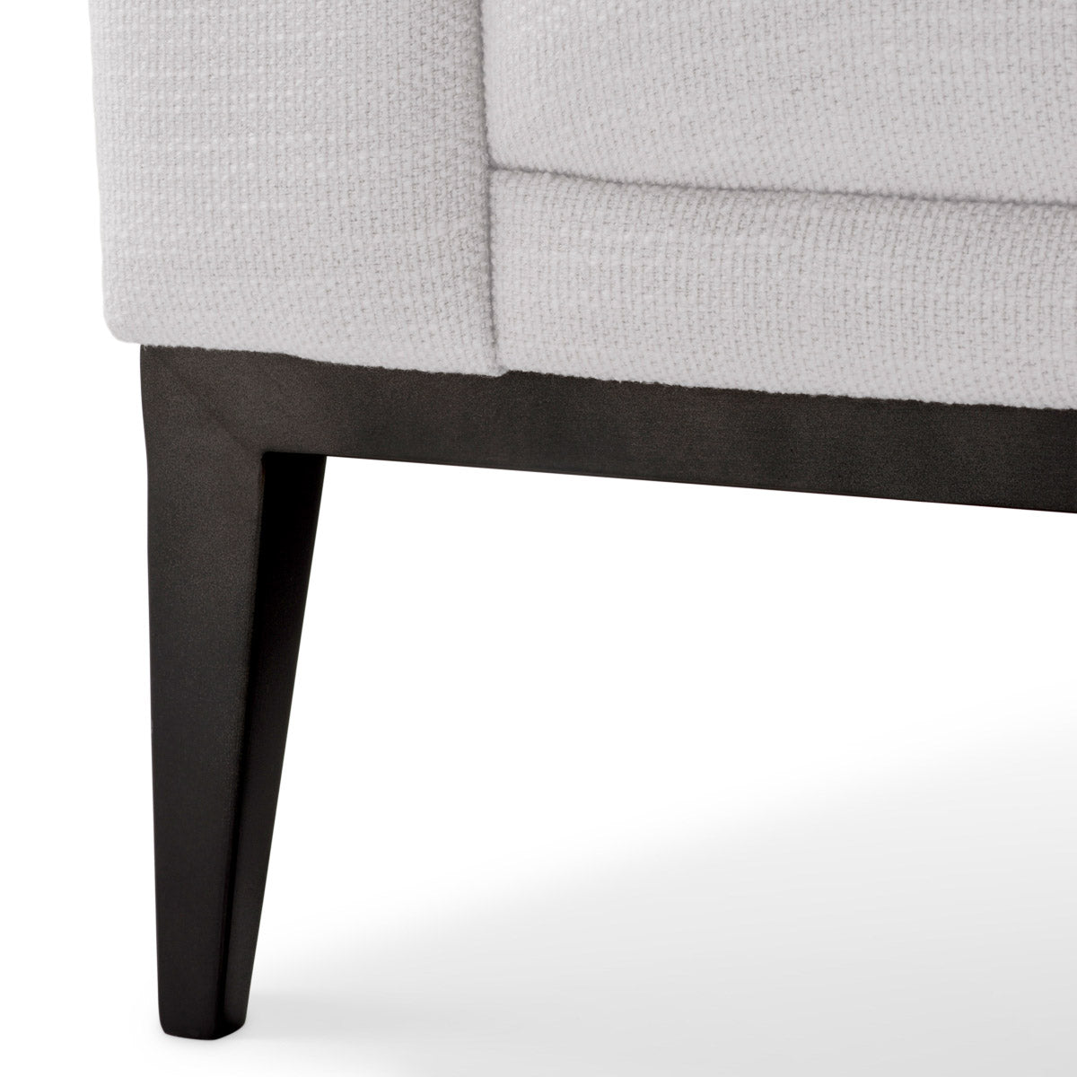 Eichholtz Chair Aurelio A contemporary interpretation of a classic Chesterfield furniture, this stylish accent chair exudes timeless appeal. .