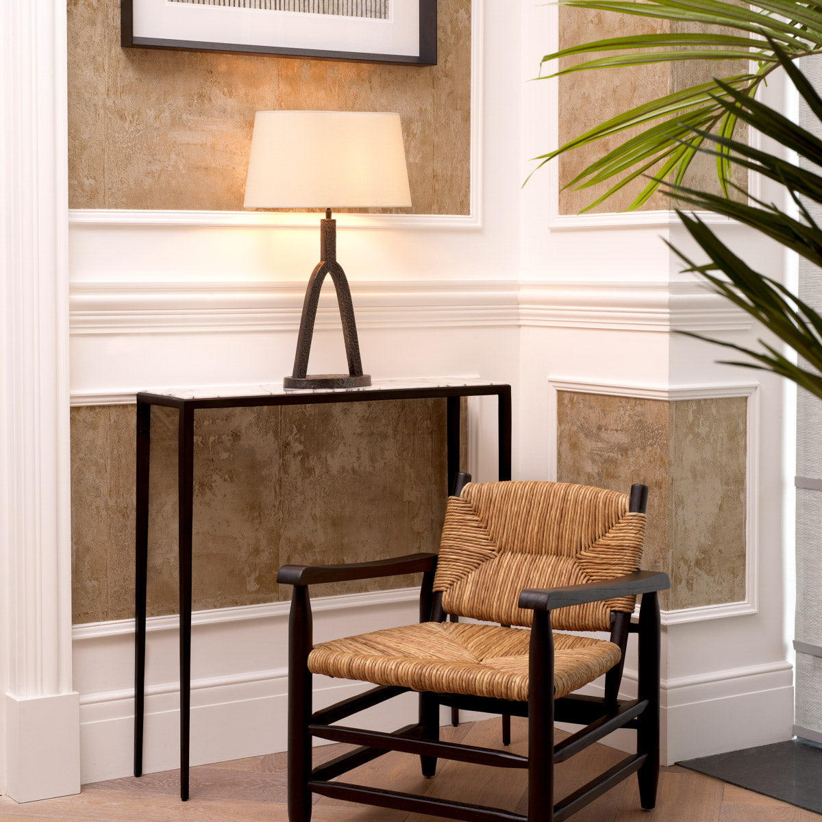 Eichholtz Chair Elliott its iconic design and meticulous details, the natural and intricately woven seagrass rush merge to