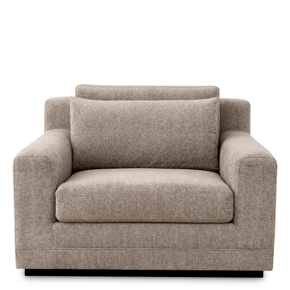 Eichholtz Chair Manhattan of comfort with its extra soft seating, making it the perfect retreat. Adorned in Hunt