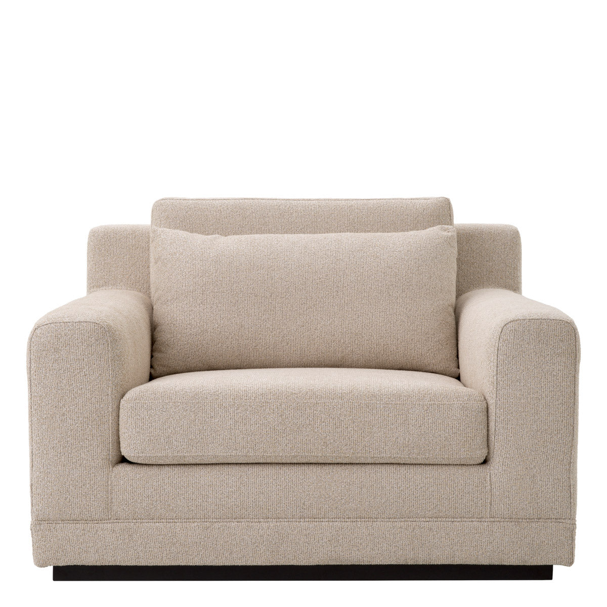 Eichholtz Chair Manhattan an extraordinary level of comfort with its extra soft seating, making it the perfect retreat.