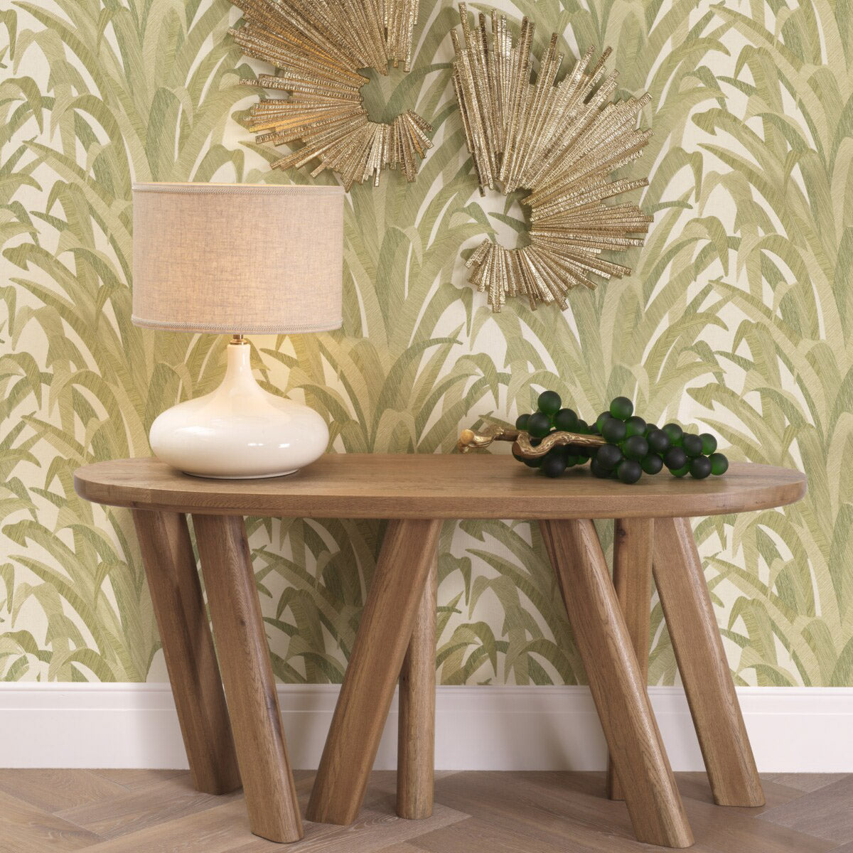 Eichholtz Console Table Bayshore of legs. Exuding a timeless charm, the console table displays the stunning beauty of wood
