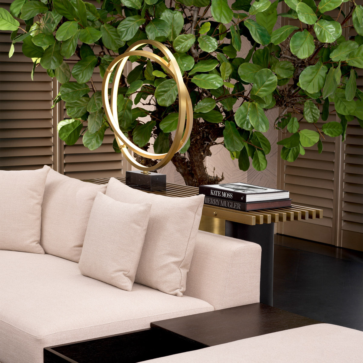 Eichholtz Console Table Vauclair is a perfect addition to a modern, contemporary or industrial interior. Formed by a metal