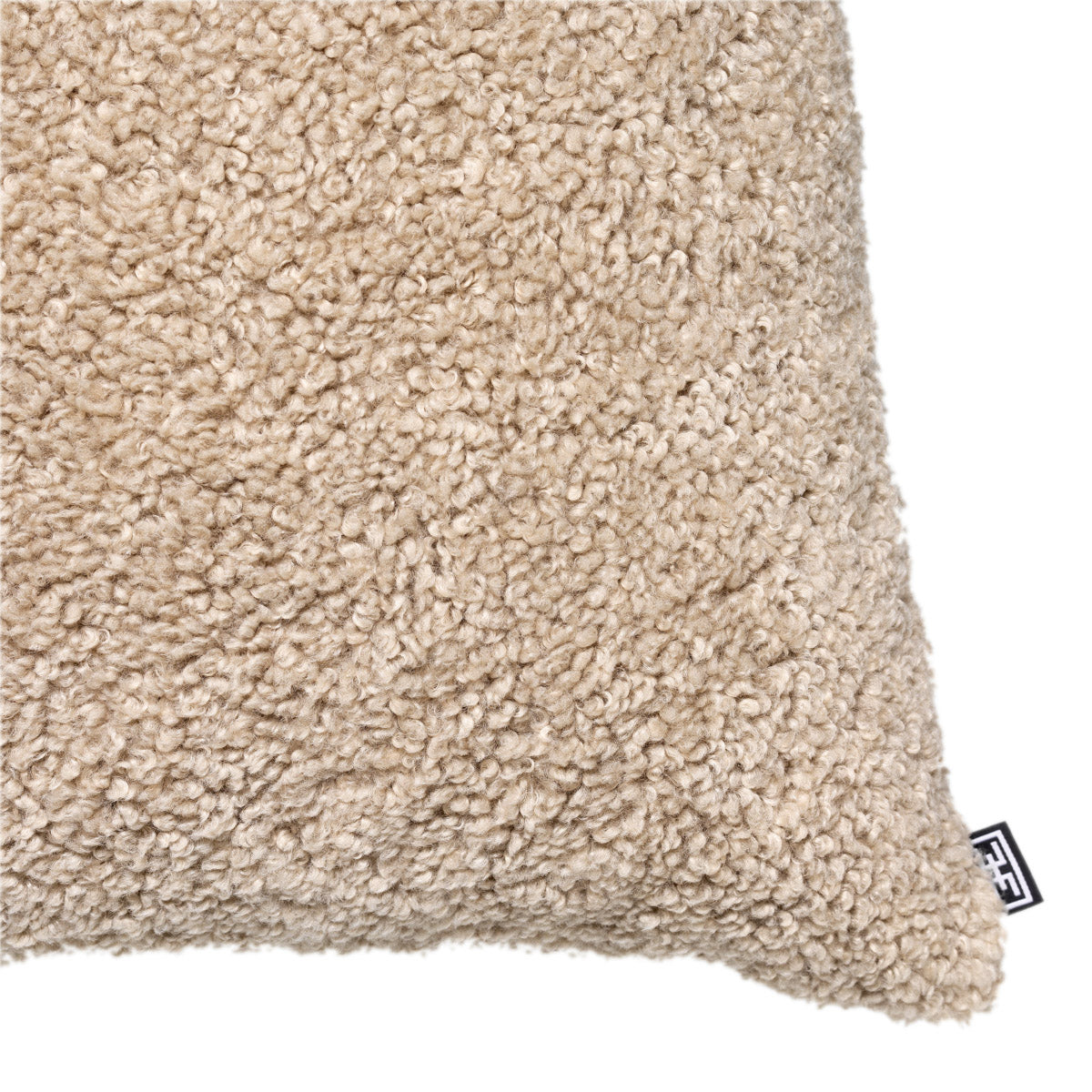 Eichholtz Cushion Canberra L L adds warmth and cosiness to your home décor. This luxurious scatter cushion with rounded