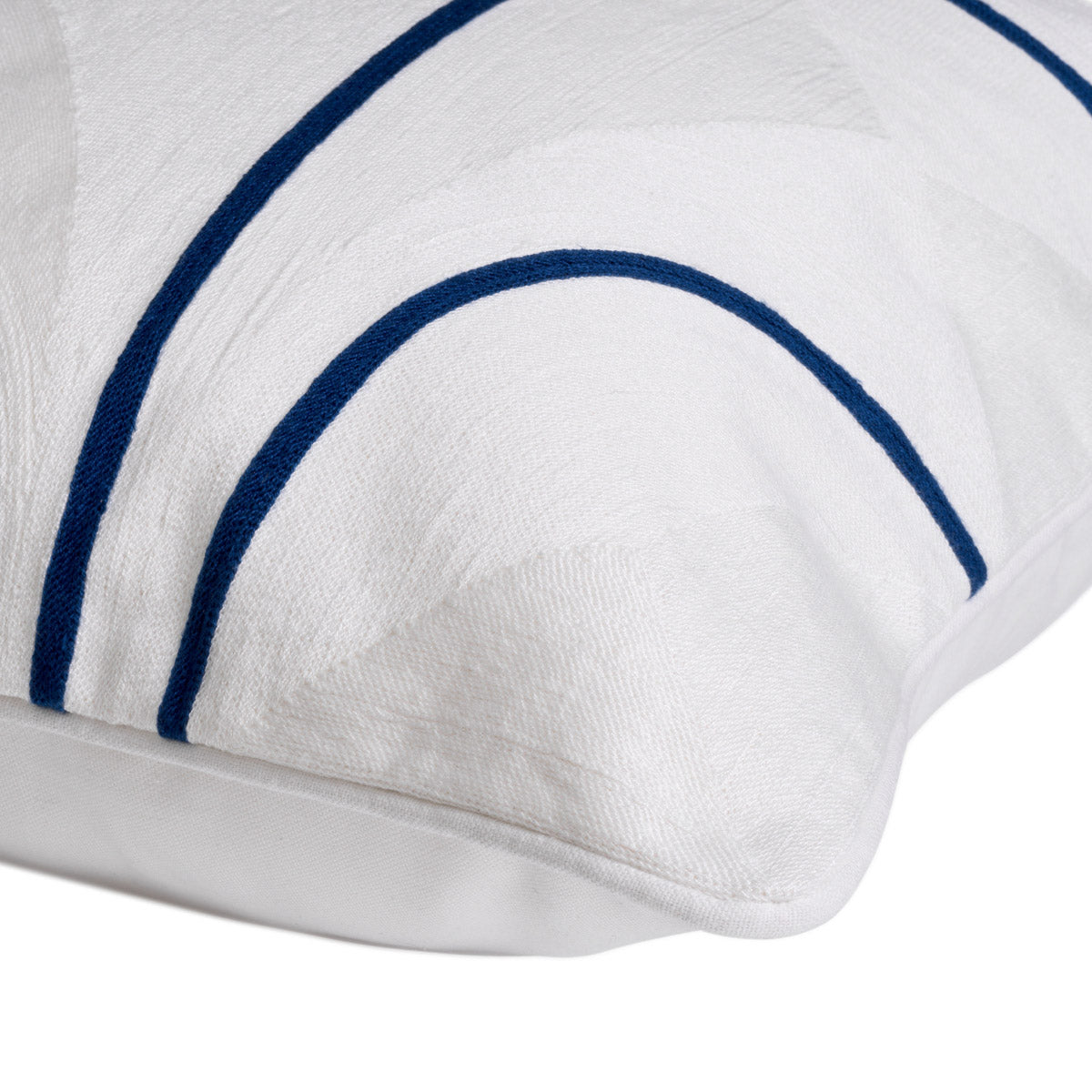 Eichholtz Cushion Sabrosa Crafted from luxurious fabric, it's adorned with a striking geometric pattern. The Sabrosa cushion is