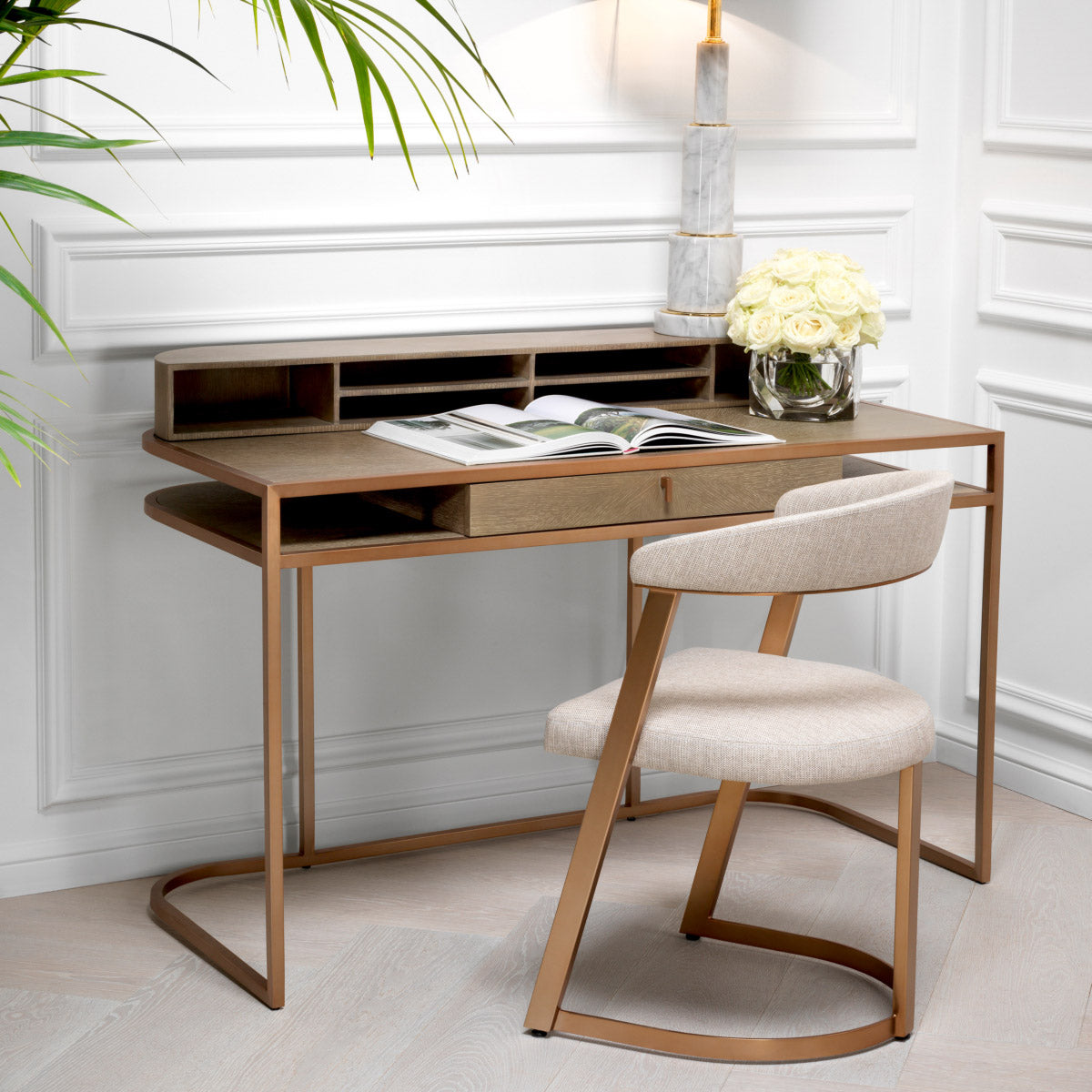 Eichholtz Desk Highland a complete and harmonious furniture arrangement. The Eichholtz Washed Oak Veneer series combines brushed brass