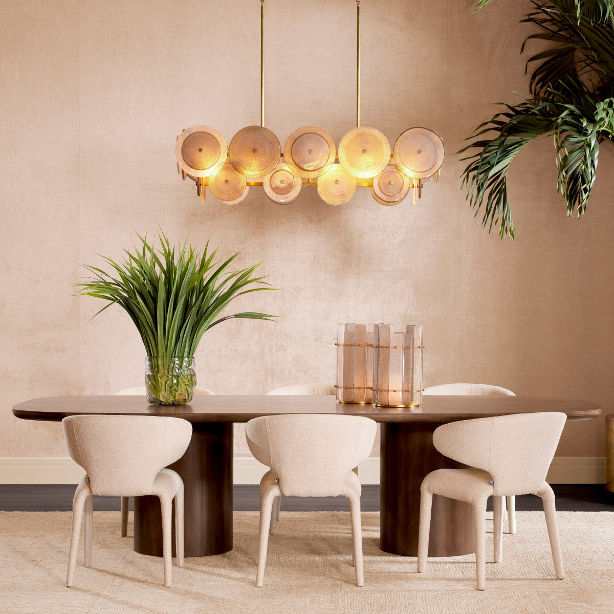 Eichholtz Dining Table Glenmont column legs add a touch of grandeur, seamlessly merging traditional charm with a contemporary flair.