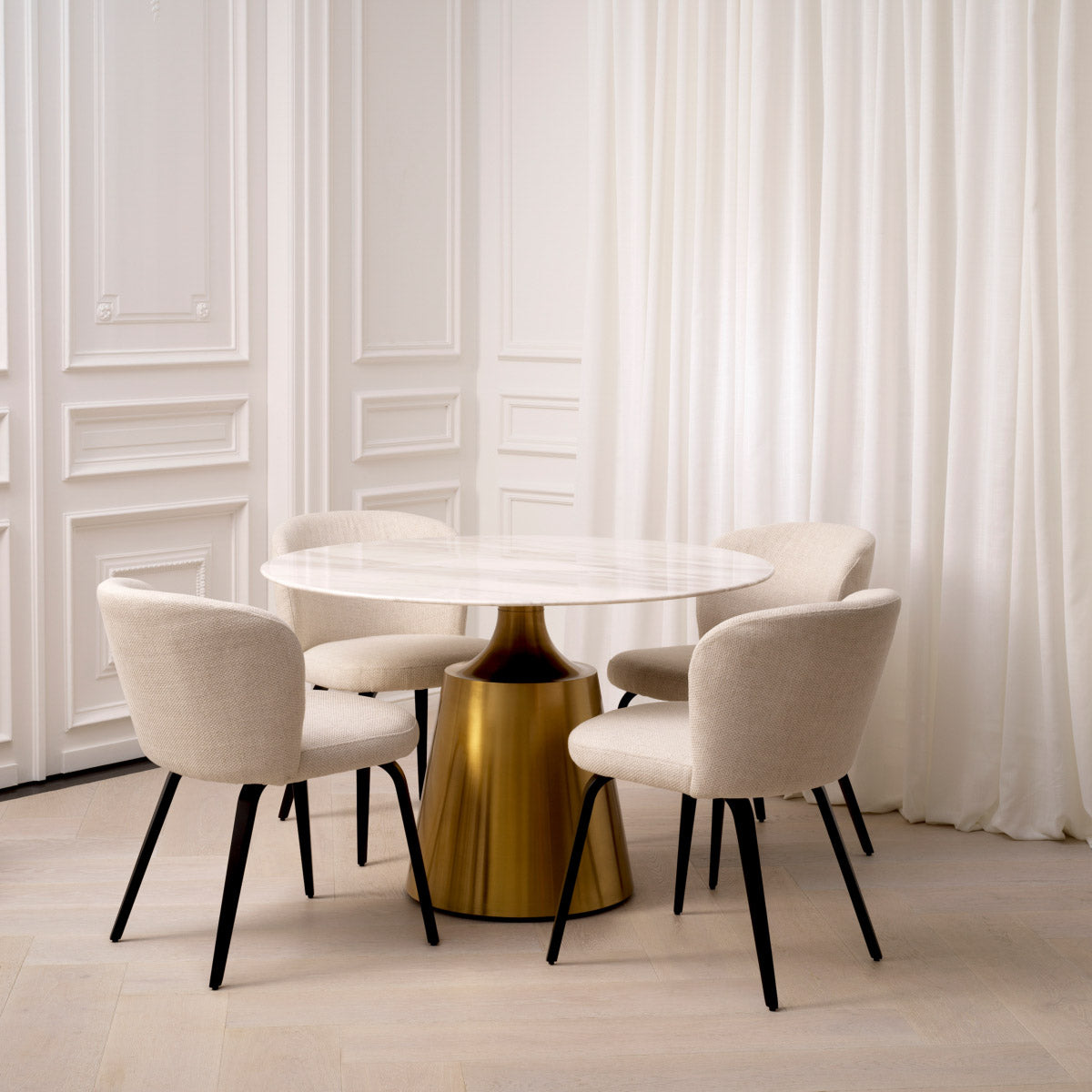 Eichholtz Dining Table Nathan encapsulates the essence of a contemporary design. Simple, elegant lines allow the noble material to