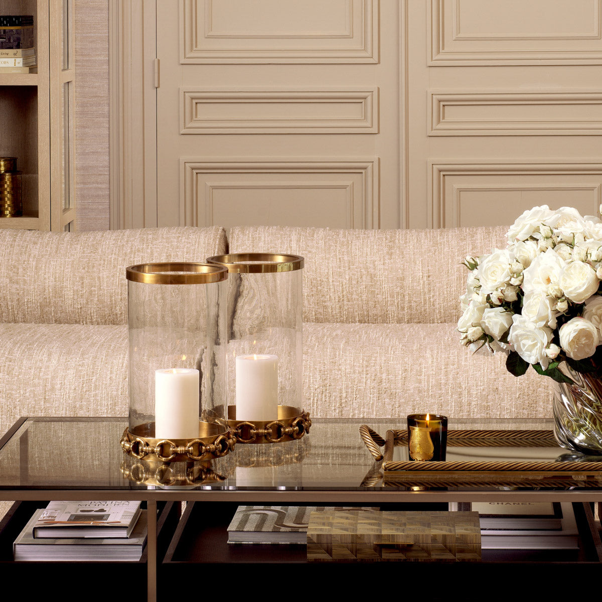 Eichholtz Hurricane Clementine L a vintage brass finish and clear glass, adorned with a detailed chain for an iconic