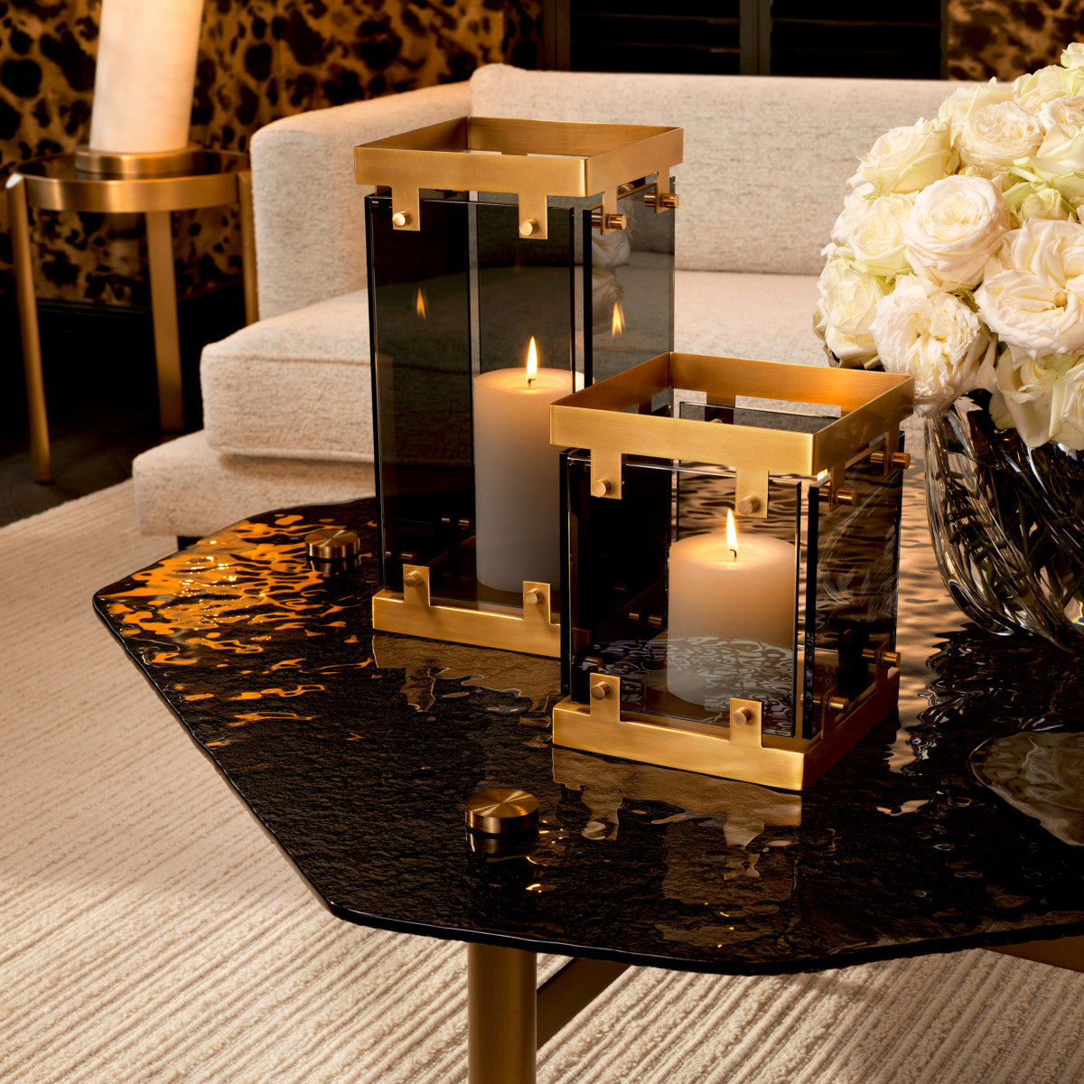 Eichholtz Hurricane Heston L glass and antique brass, seamlessly blends timeless elegance and modernity. Ideal for adding a sophisticated