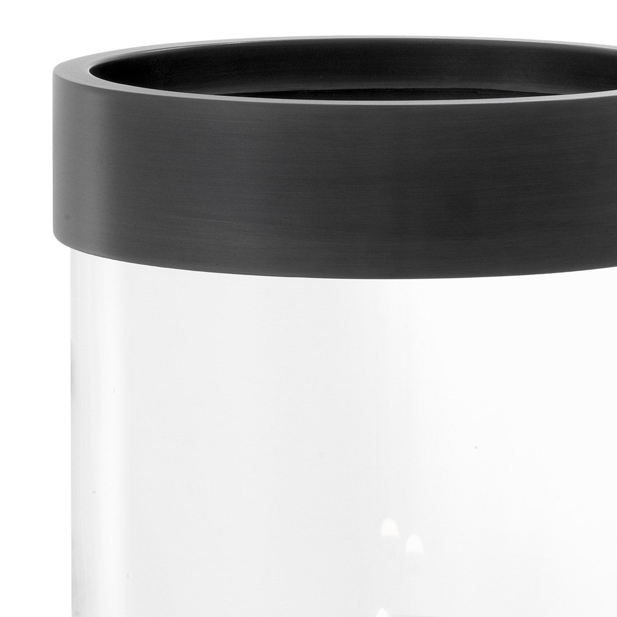 Eichholtz Hurricane Vertex S a stunning bronze rim. Hurricane Vertex S Crafted by Eichholtz this hurricane pairs refined design