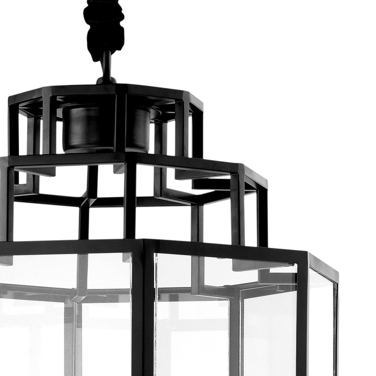 Eichholtz Lantern Monticello L an updated classic. Crafted from metal in a matte black finish, this craftsman-style design showcases