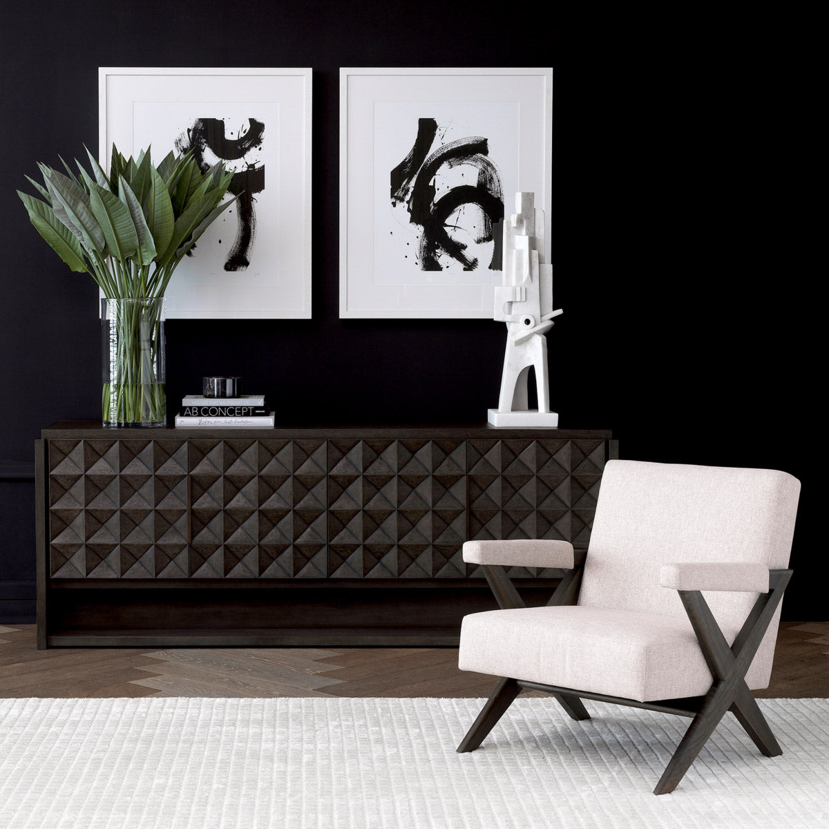 Eichholtz Object Atticus sculpture evokes associations with famous works of great artists such as Picasso, Brancusi and Archipenko.