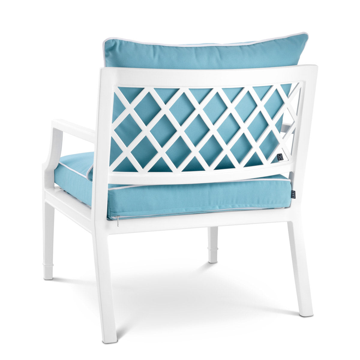 Eichholtz Outdoor Chair Bella Vista it offers an ultra-comfortable seating experience. It comes with a comfortable seat and back cushion