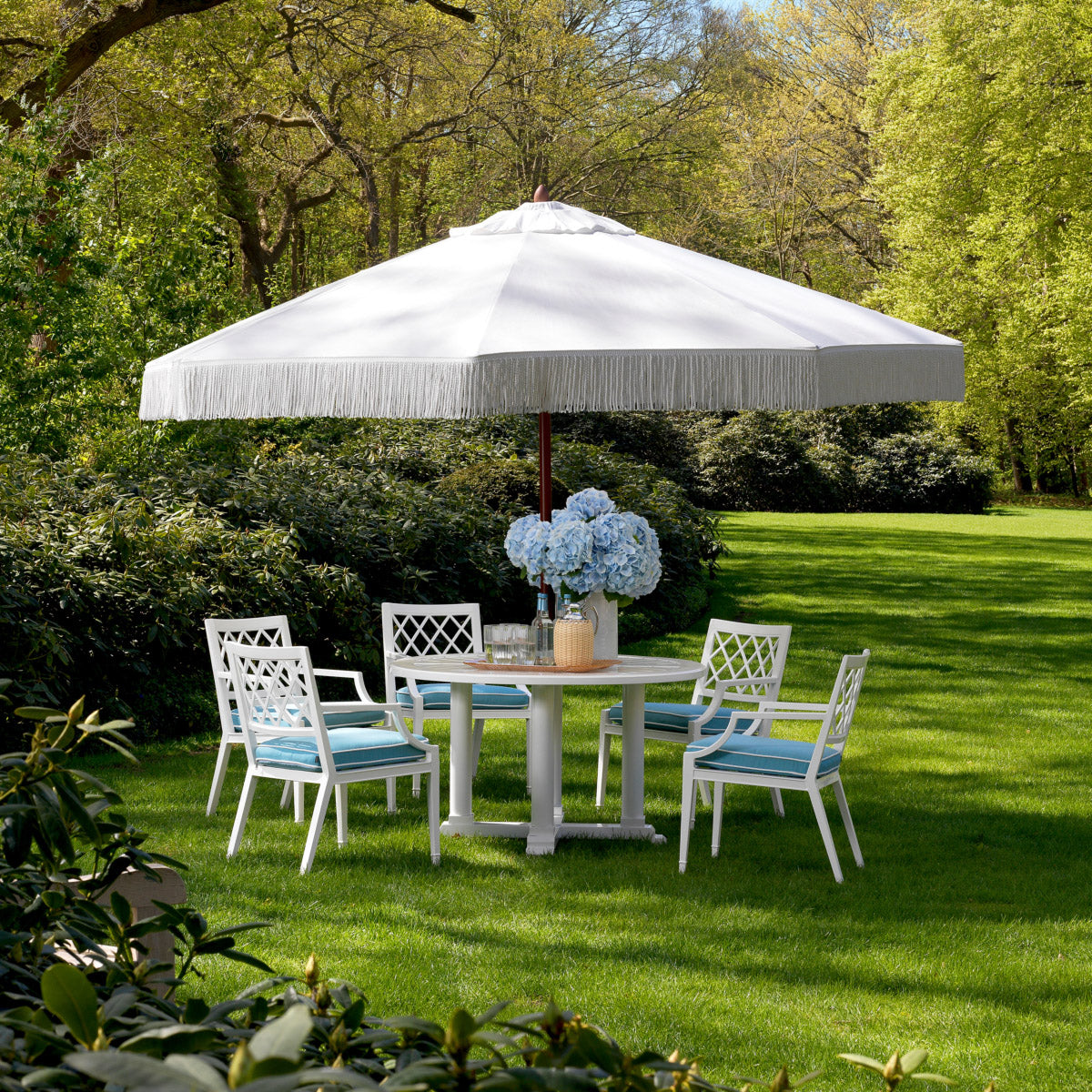 Eichholtz Outdoor Dining Table Bell Rive S perfect for your conservatory, veranda, patio or garden. With its sophisticated look and white...