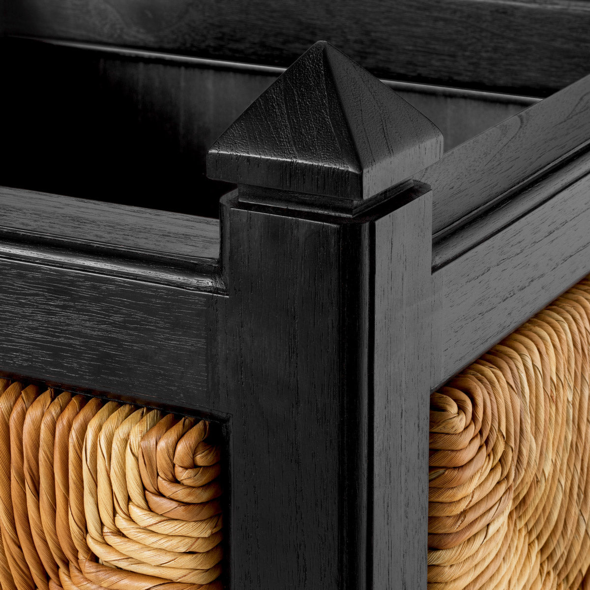 Eichholtz Planter Aruba look to your space while celebrating the beauty of nature. Planter Aruba Crafted by Eichholtz