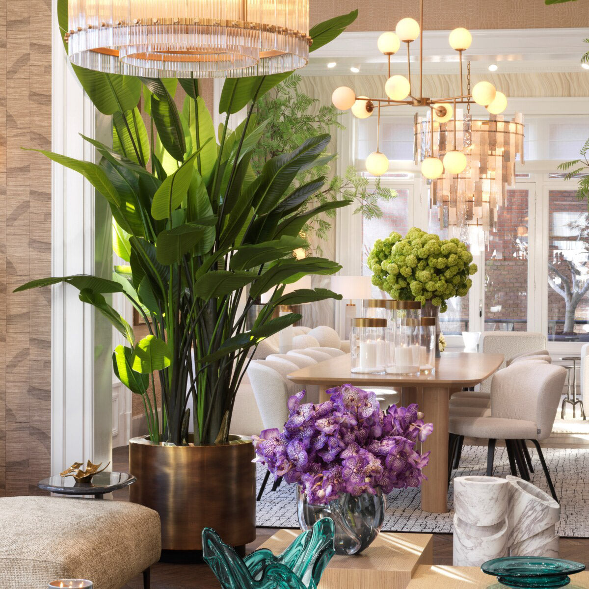 Eichholtz Planter Jasper round S showcases a vintage brass finish, imbuing it with a sophisticated antiquity ideal for any luxury