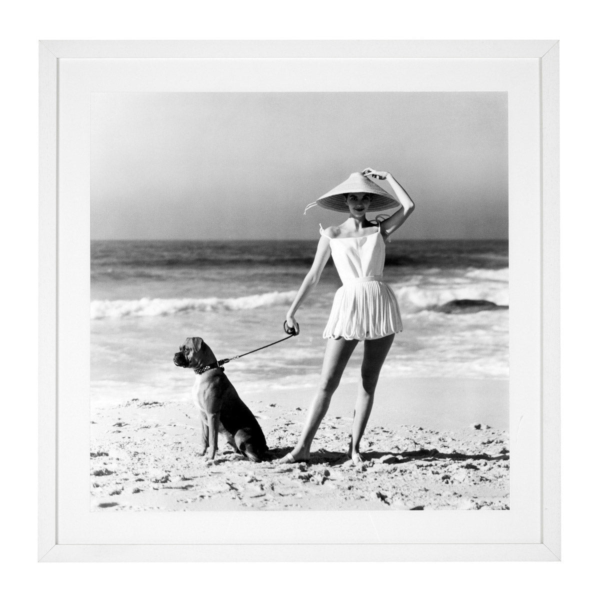 Eichholtz Print Vogue, 1956 I This gorgeous picture was taken for Vogue in July 1956, by Australian photographer Laurence Le