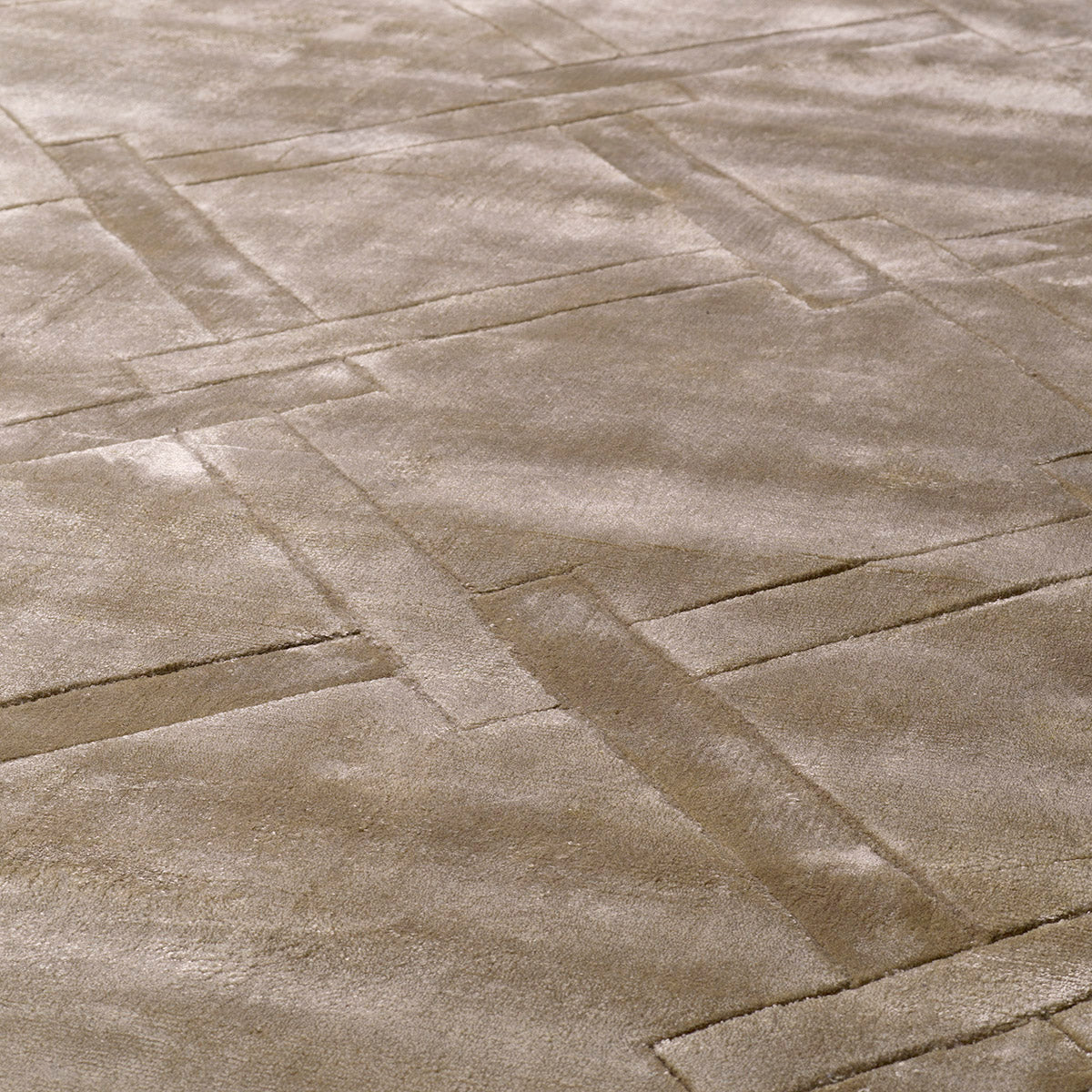 Eichholtz Rug La Belle 78.74 in x 118.11 in There's nothing quite like the soft feel under your feet when you walk on a