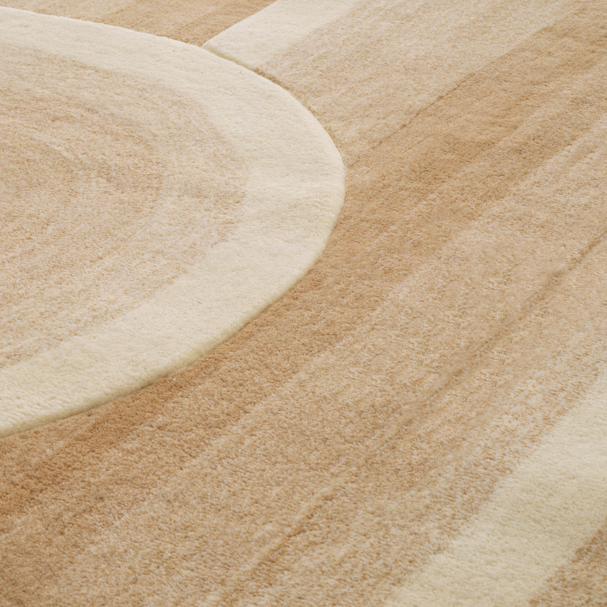 Eichholtz Rug Marsala 78.74 in x 118.11 in Discover timeless sophistication for your living space with Eichholtz's Carpet Marsala. Excellently ha...