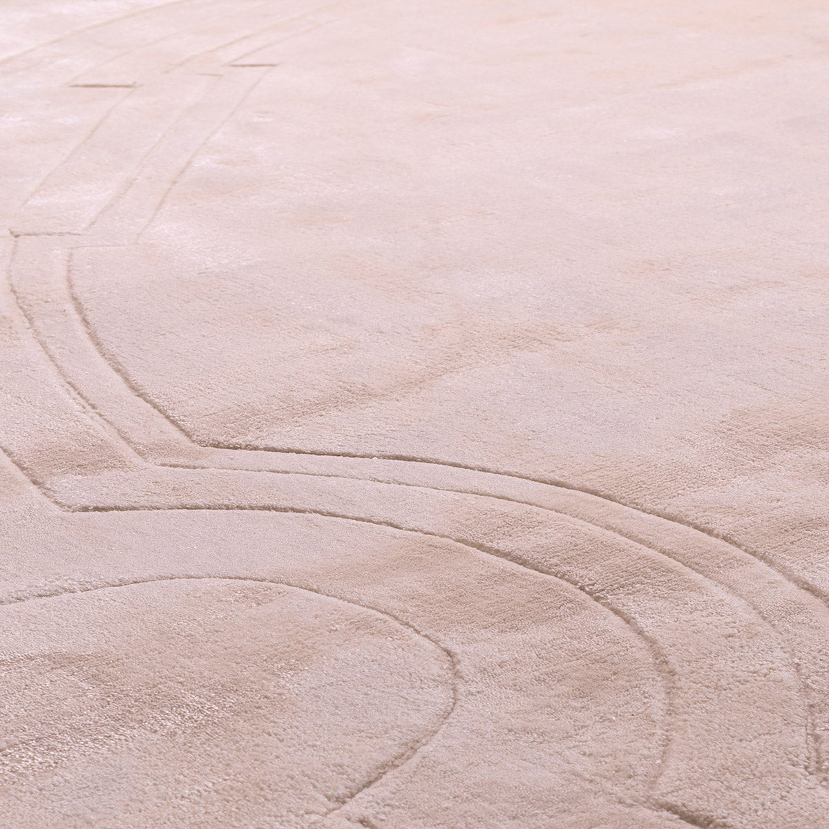 Eichholtz Rug Palazzo The hand woven Palazzo Carpet˜ 110.24 in comprises 100% viscose pile. Its silky viscose