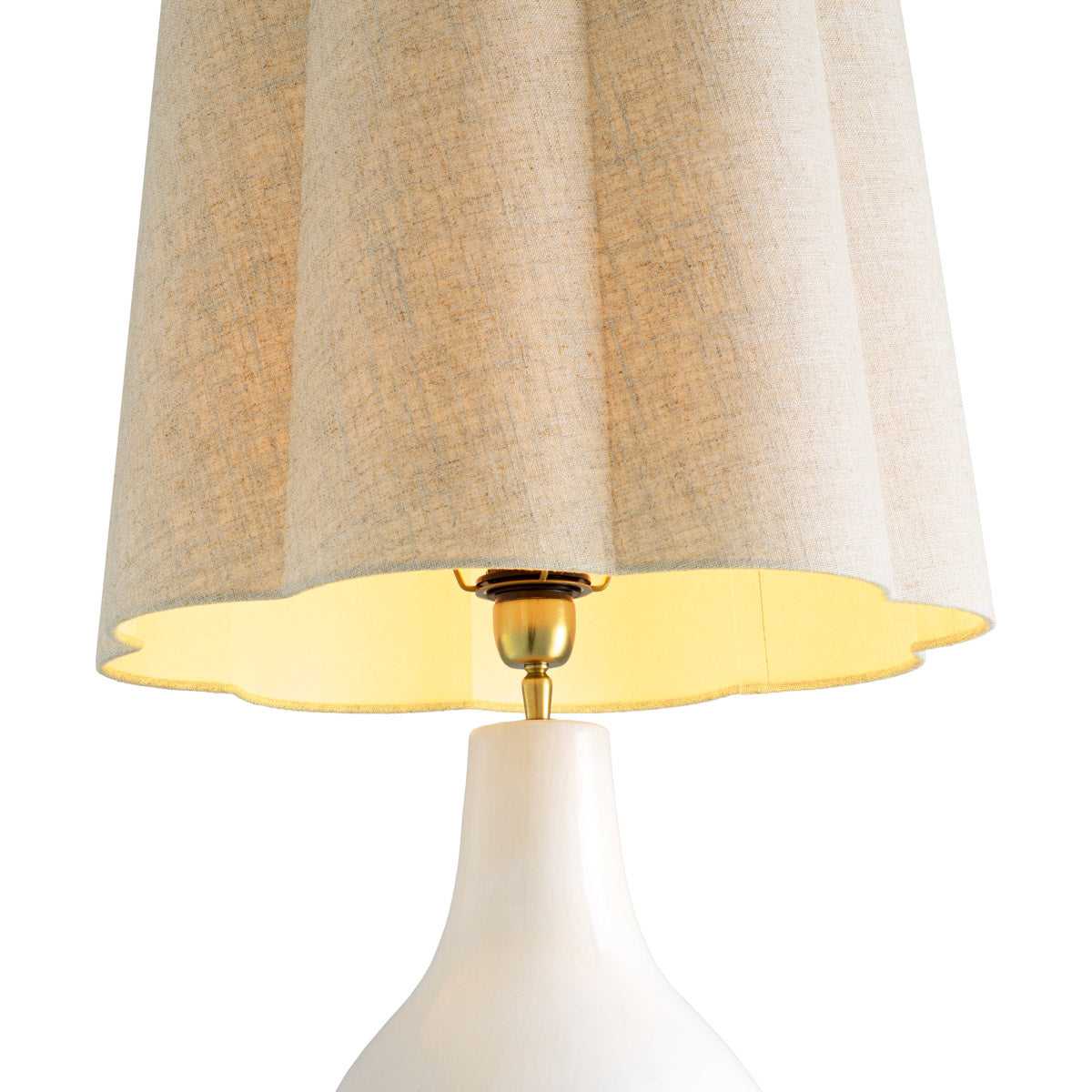 Eichholtz Table Lamp Beatriz lamp reflects individuality and timeless style. Table Lamp Beatriz Crafted by Eichholtz this table lamp