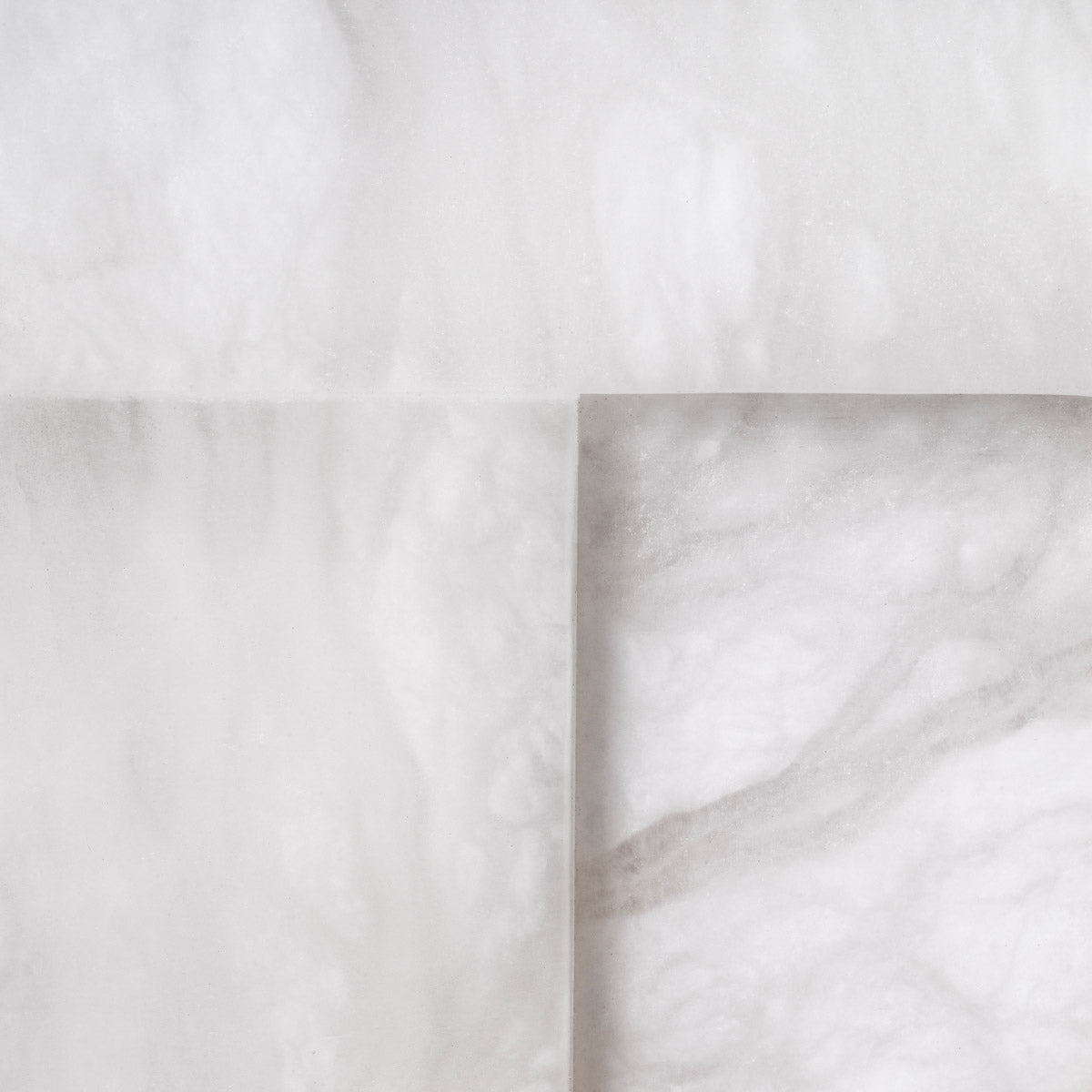 Eichholtz Table Lamp Fabiano the option of an internal glow, accentuated by a refined linen-mix shade. Perfectly crafted for