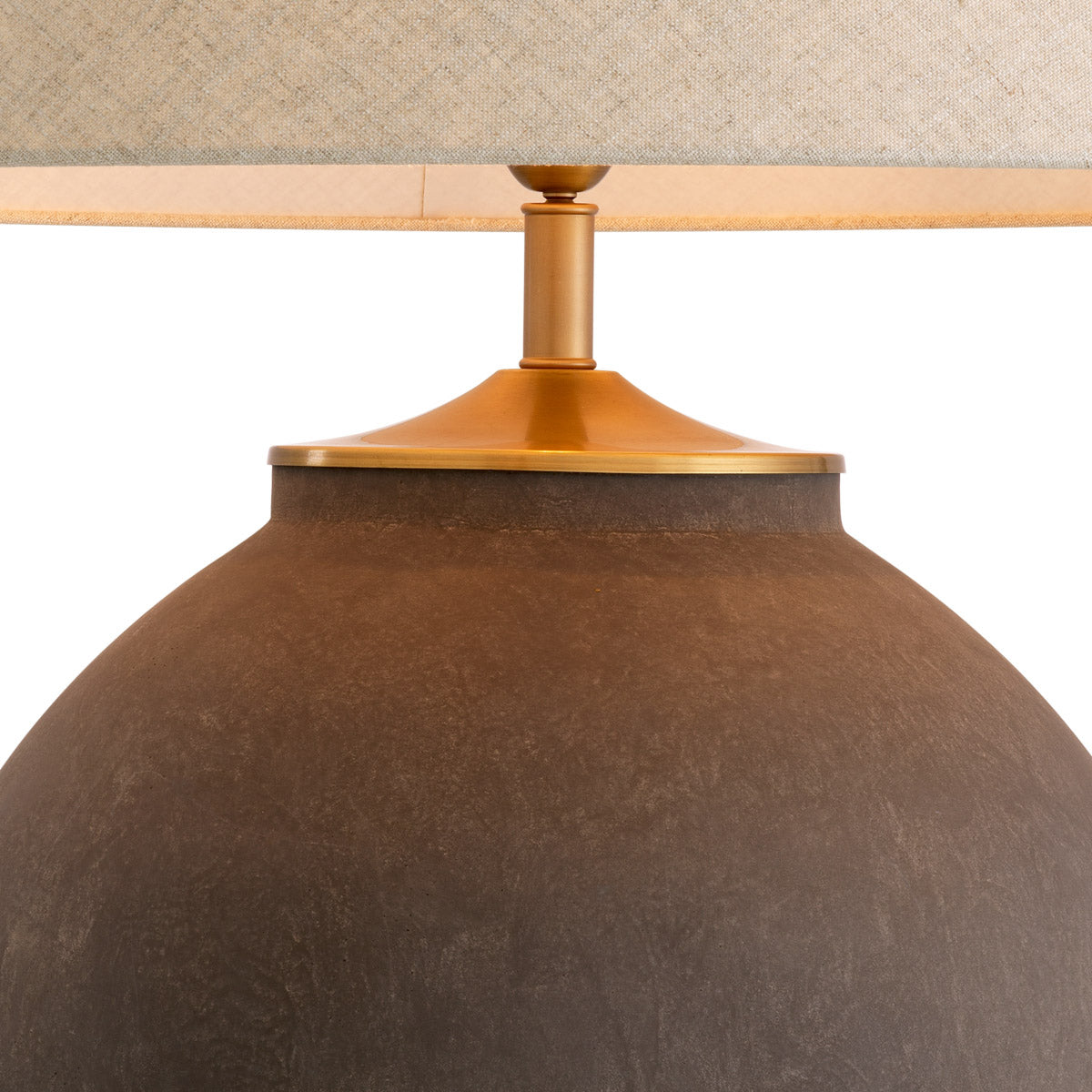 Eichholtz Table Lamp Moon Jar casts a warm, enchanting glow that enriches any space. HISTORIC PROVENANCE The Table Lamp Moon