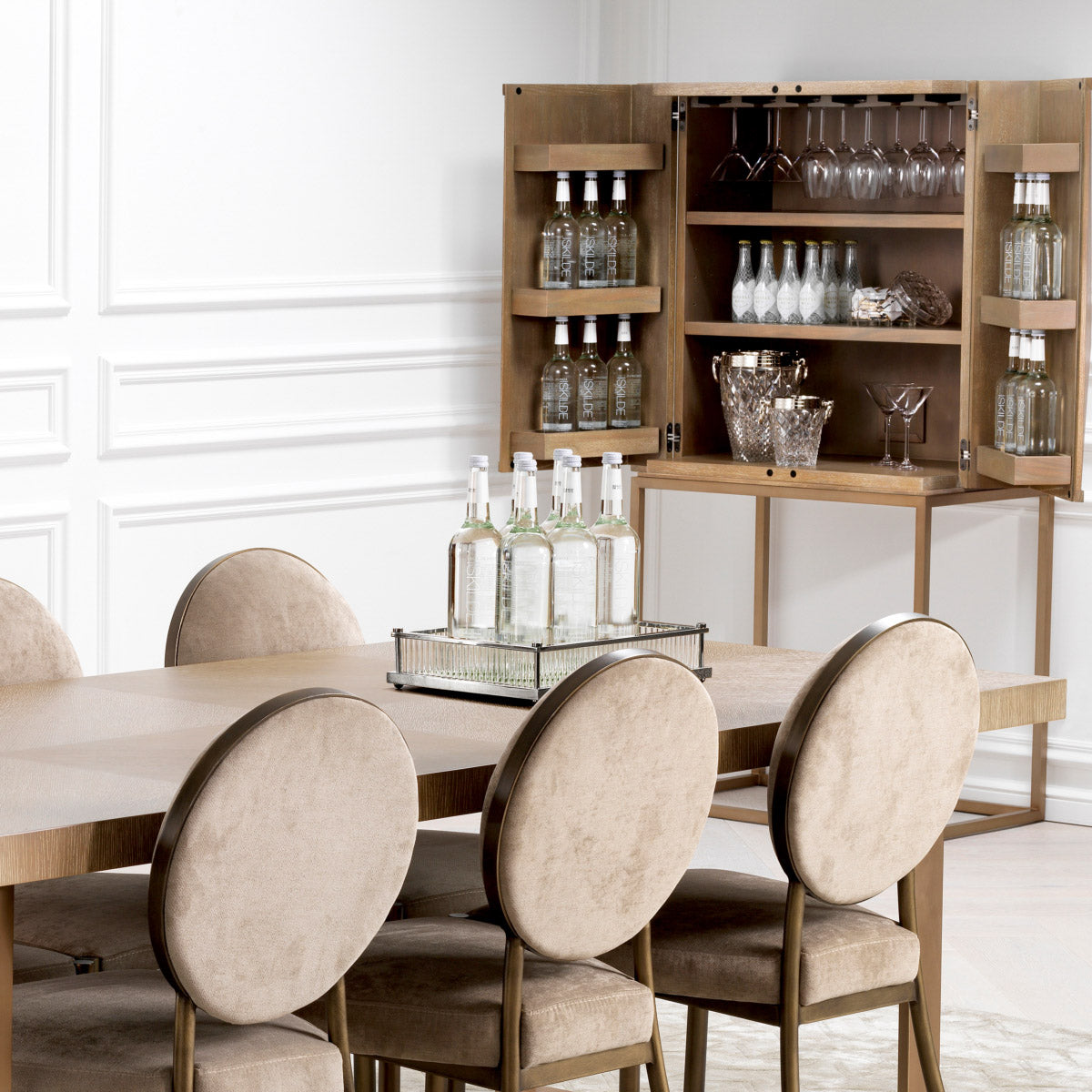 Eichholtz Tray Cora rectangular mirror glass bottom and clear glas rods has a shiny nickel finish. Ideal as a