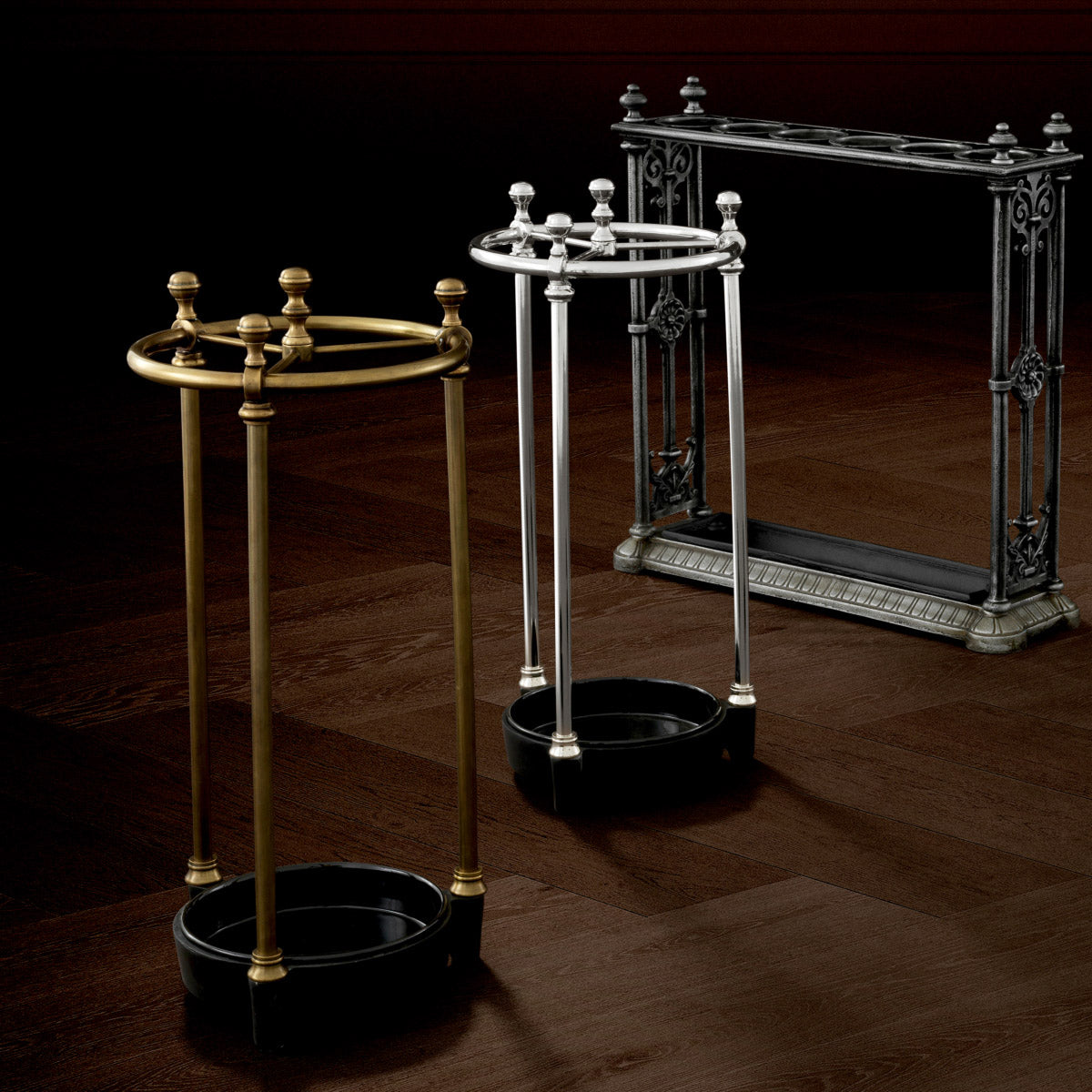 Eichholtz Umbrella Stand Artman the Artman Umbrella Stand. Its elegant frame features an antique brass finish and 3 sections