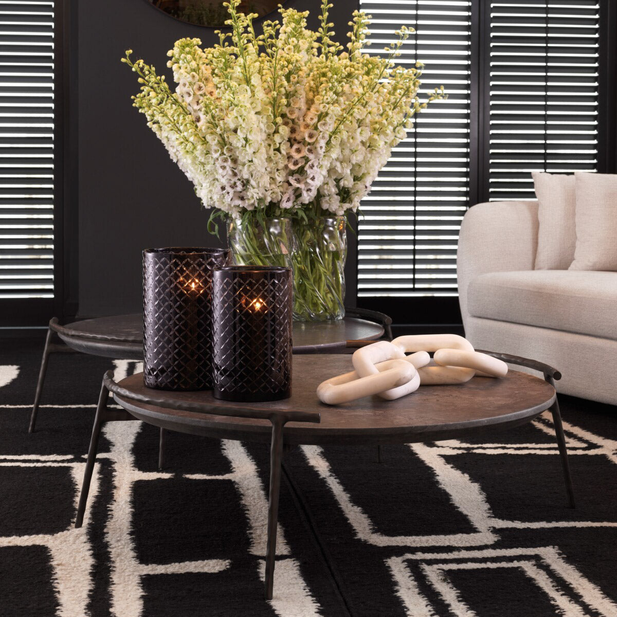 Eichholtz Vase Angelito L stylish addition to your home décor. Handmade from crystal clear glass it features an elegant