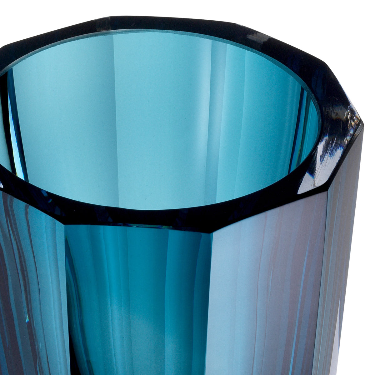 Eichholtz Vase Chavez L any floral arrangement. Each piece is made by hand by a skilled artisan and therefore