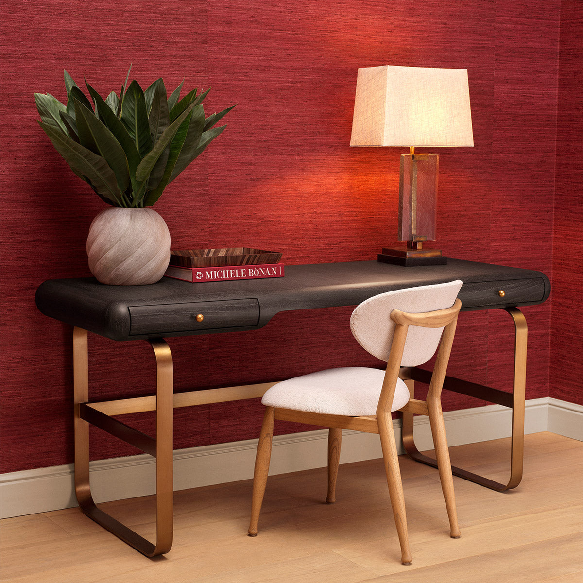 Eichholtz Vase Sicilia S gently illuminates your sophisticated surroundings. This sculptural piece, with its graceful curves and timeless...